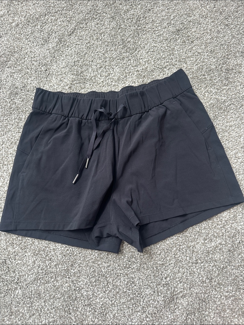 Lululemon On the Fly Mid-rise short
